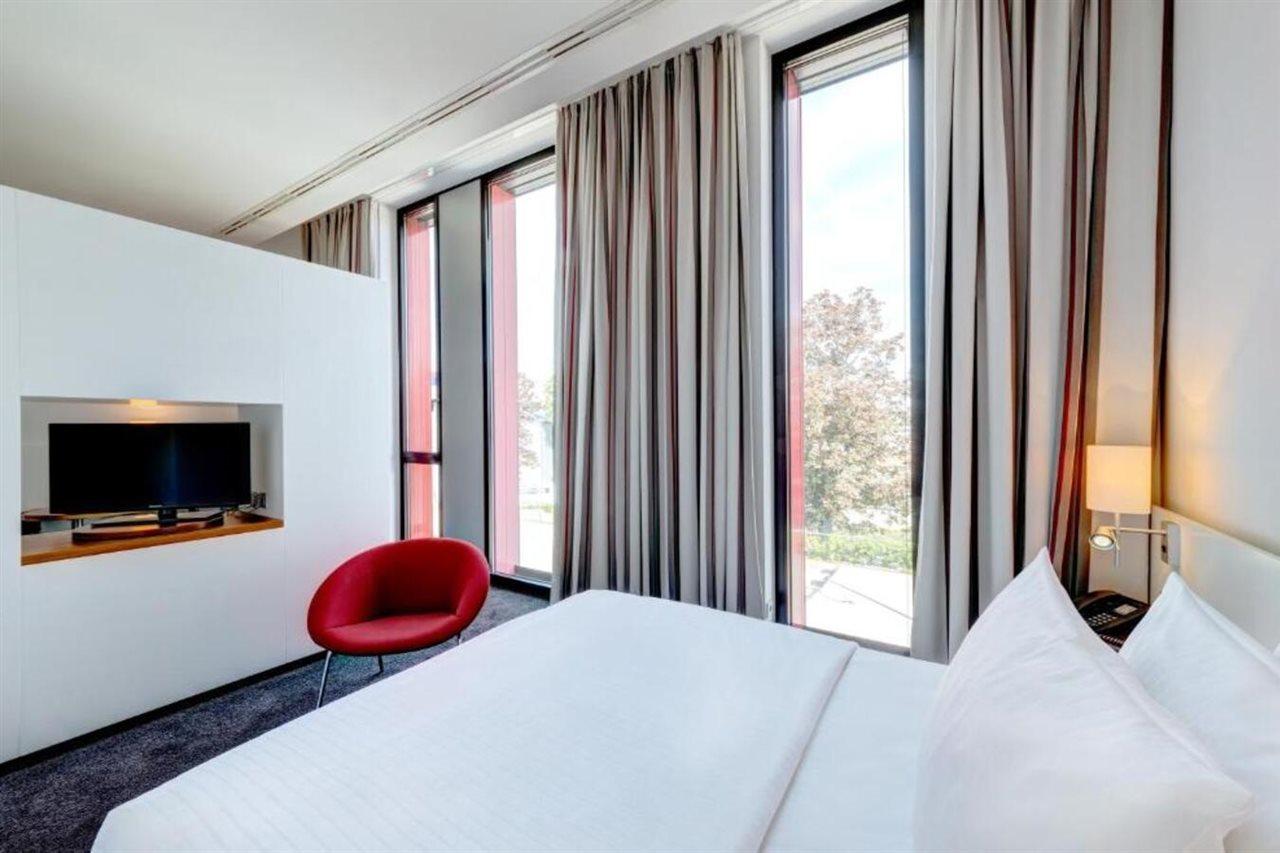 Hilton Garden Inn Stuttgart Neckarpark Luaran gambar