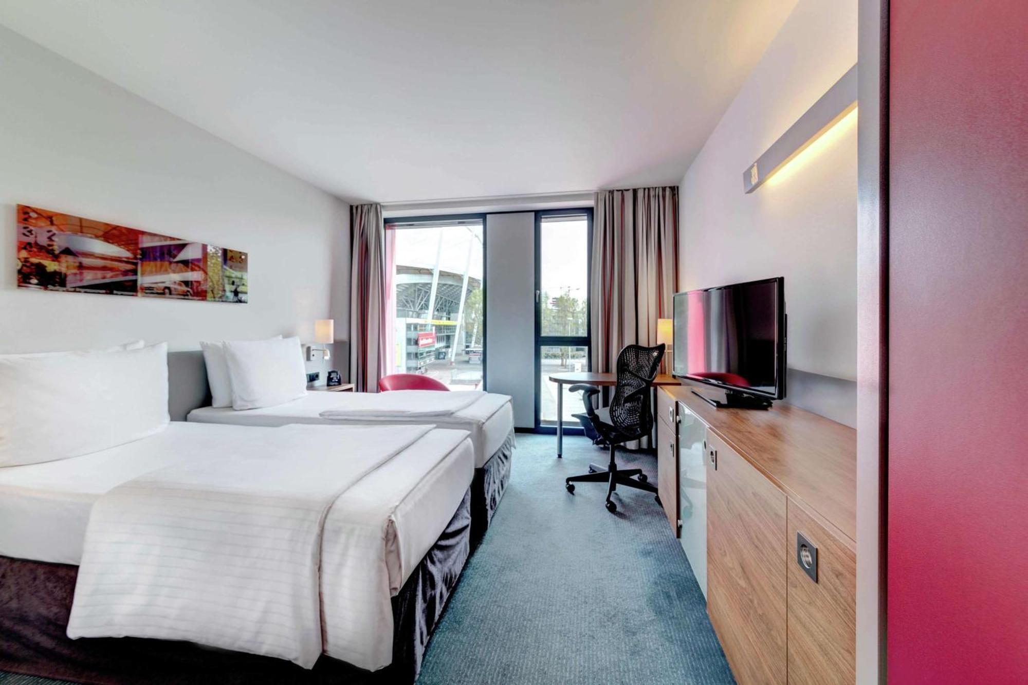 Hilton Garden Inn Stuttgart Neckarpark Luaran gambar