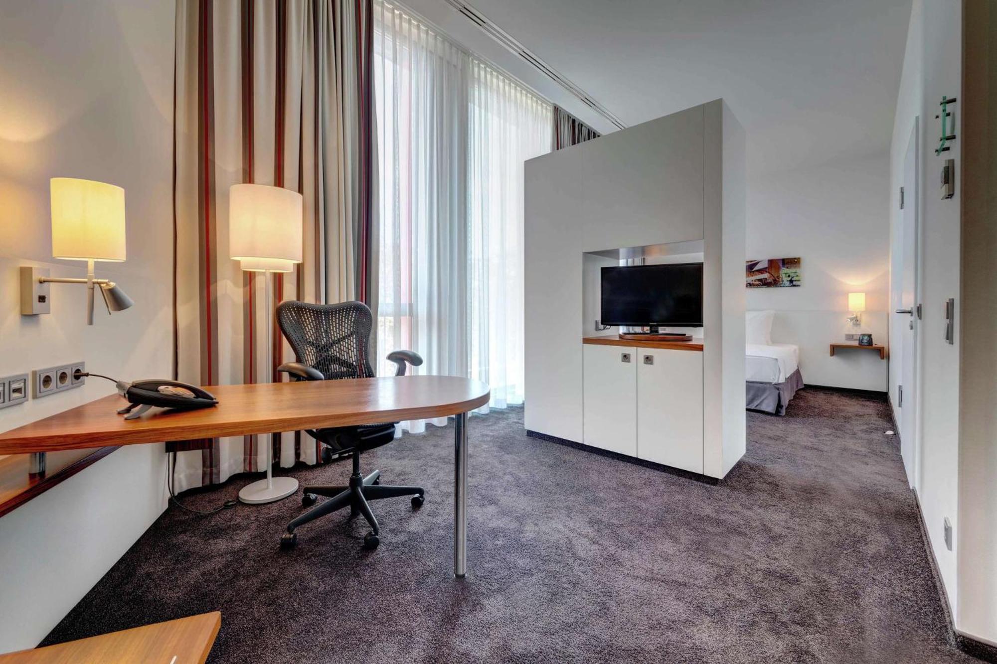 Hilton Garden Inn Stuttgart Neckarpark Luaran gambar