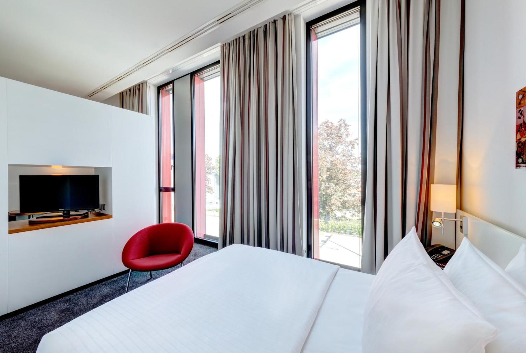 Hilton Garden Inn Stuttgart Neckarpark Luaran gambar