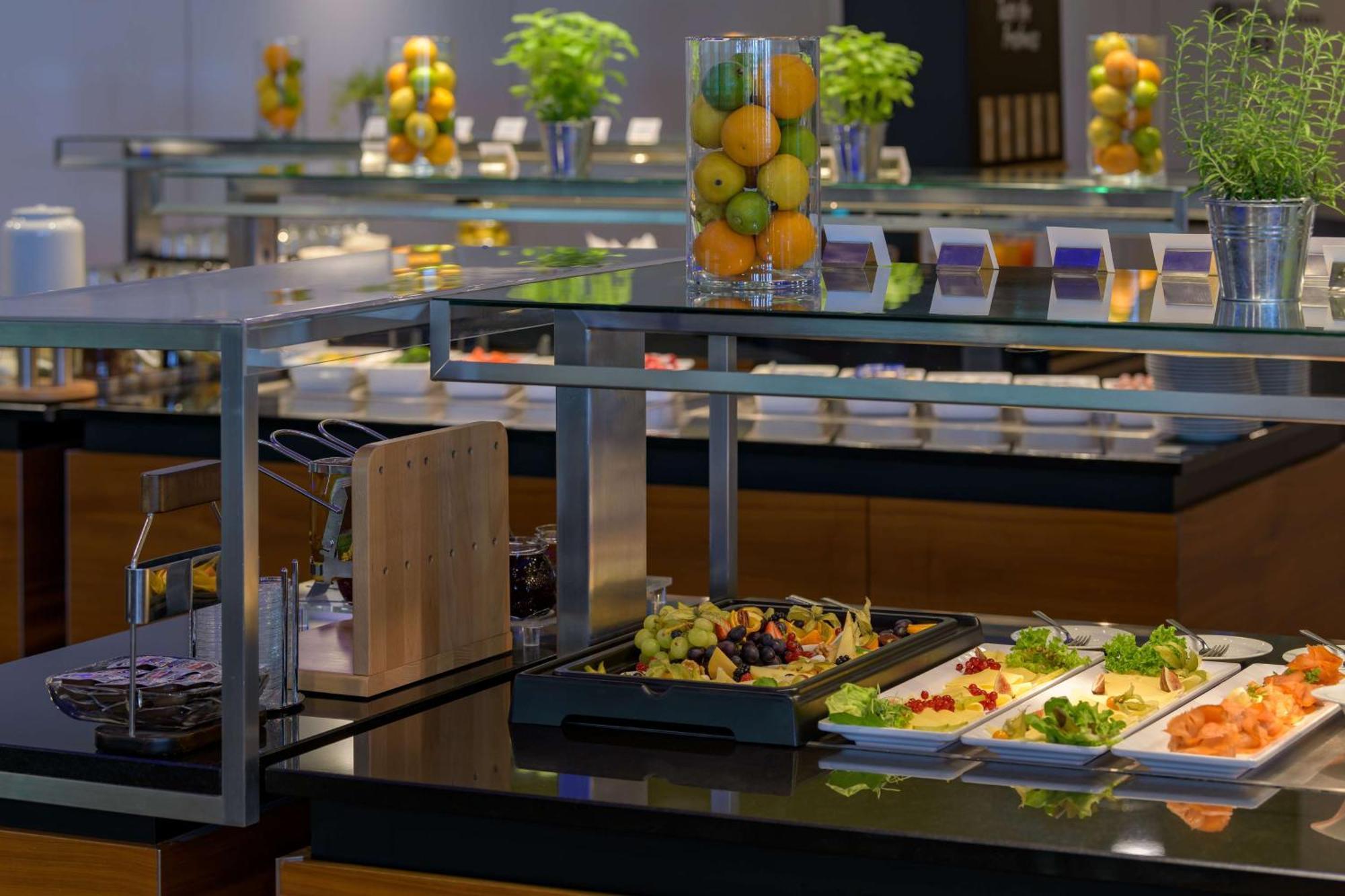 Hilton Garden Inn Stuttgart Neckarpark Luaran gambar